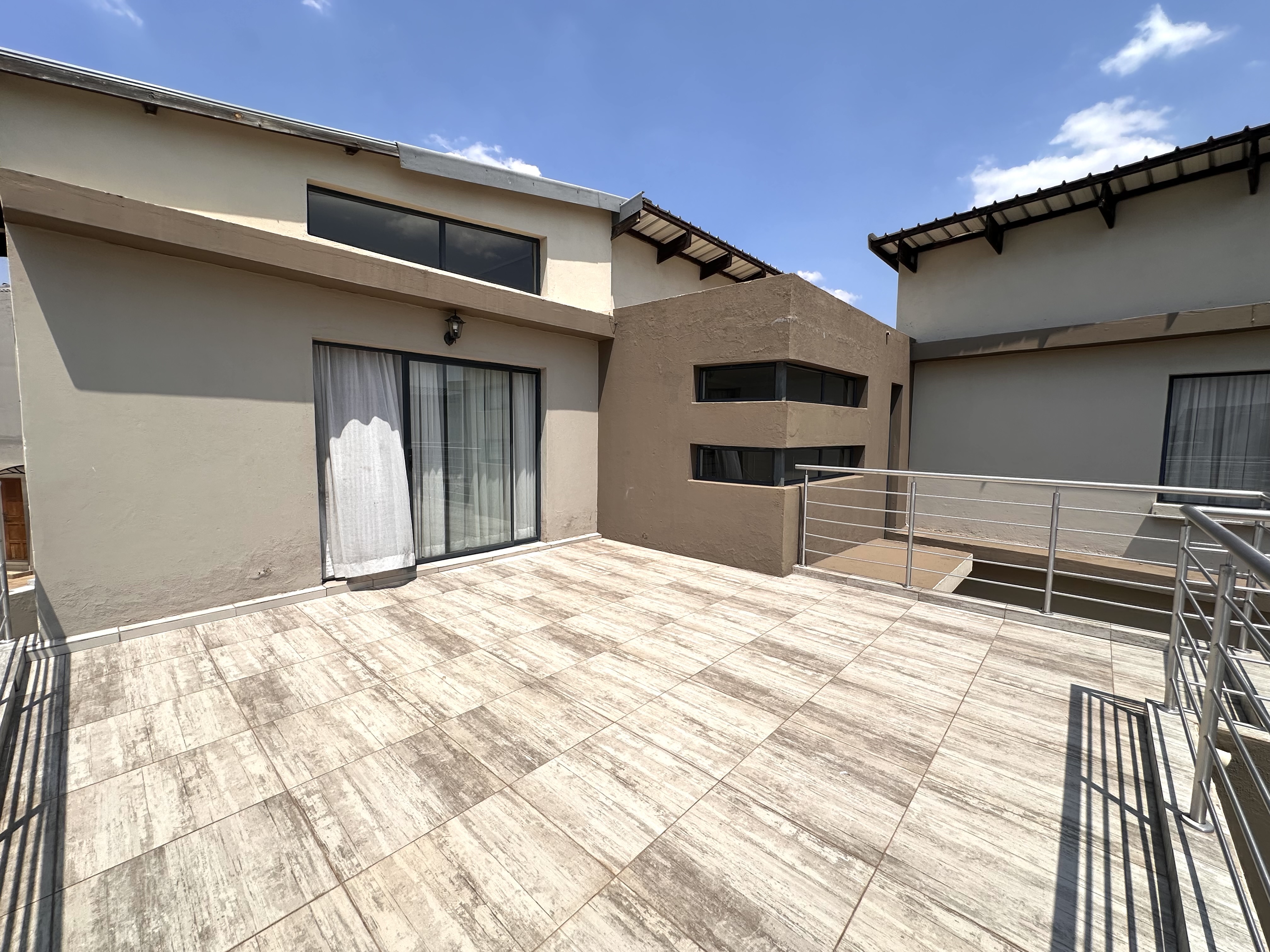 5 Bedroom Property for Sale in Copperleaf Estate Gauteng