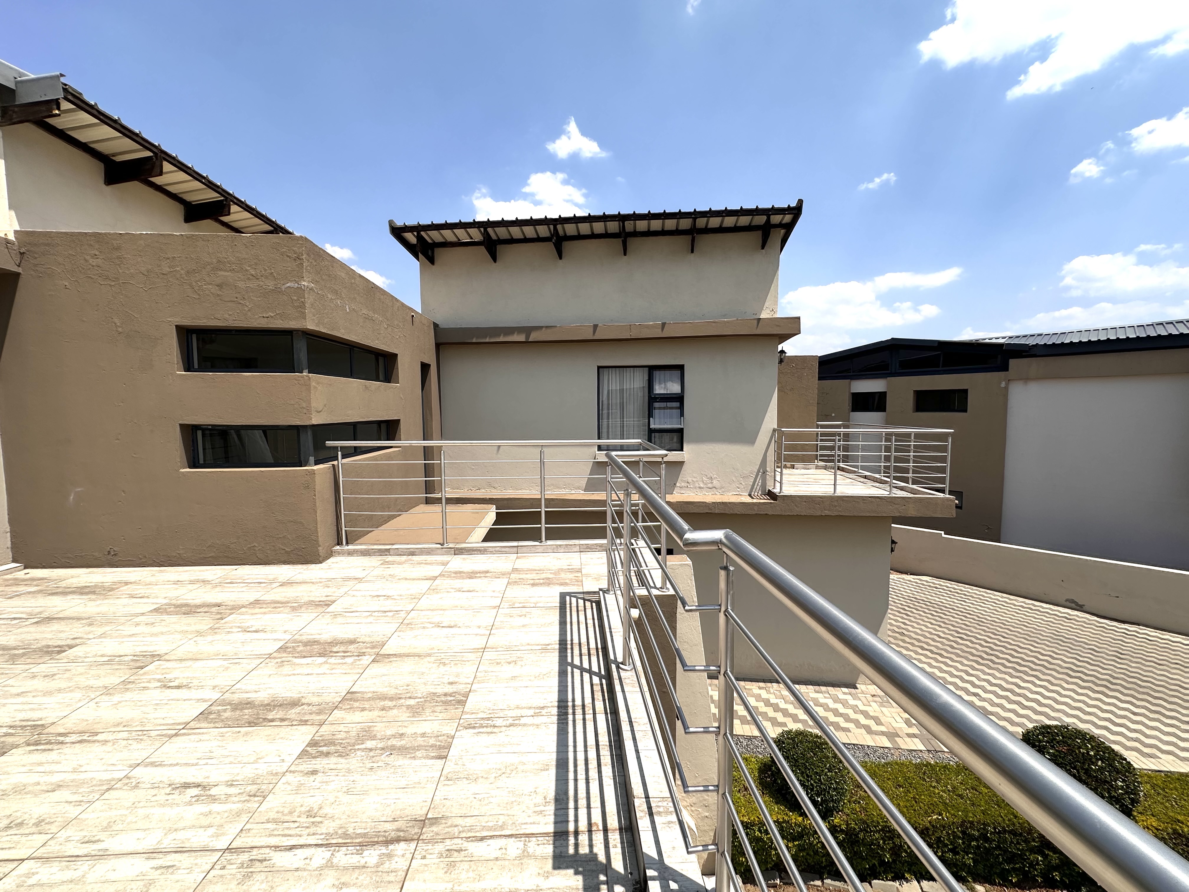 5 Bedroom Property for Sale in Copperleaf Estate Gauteng