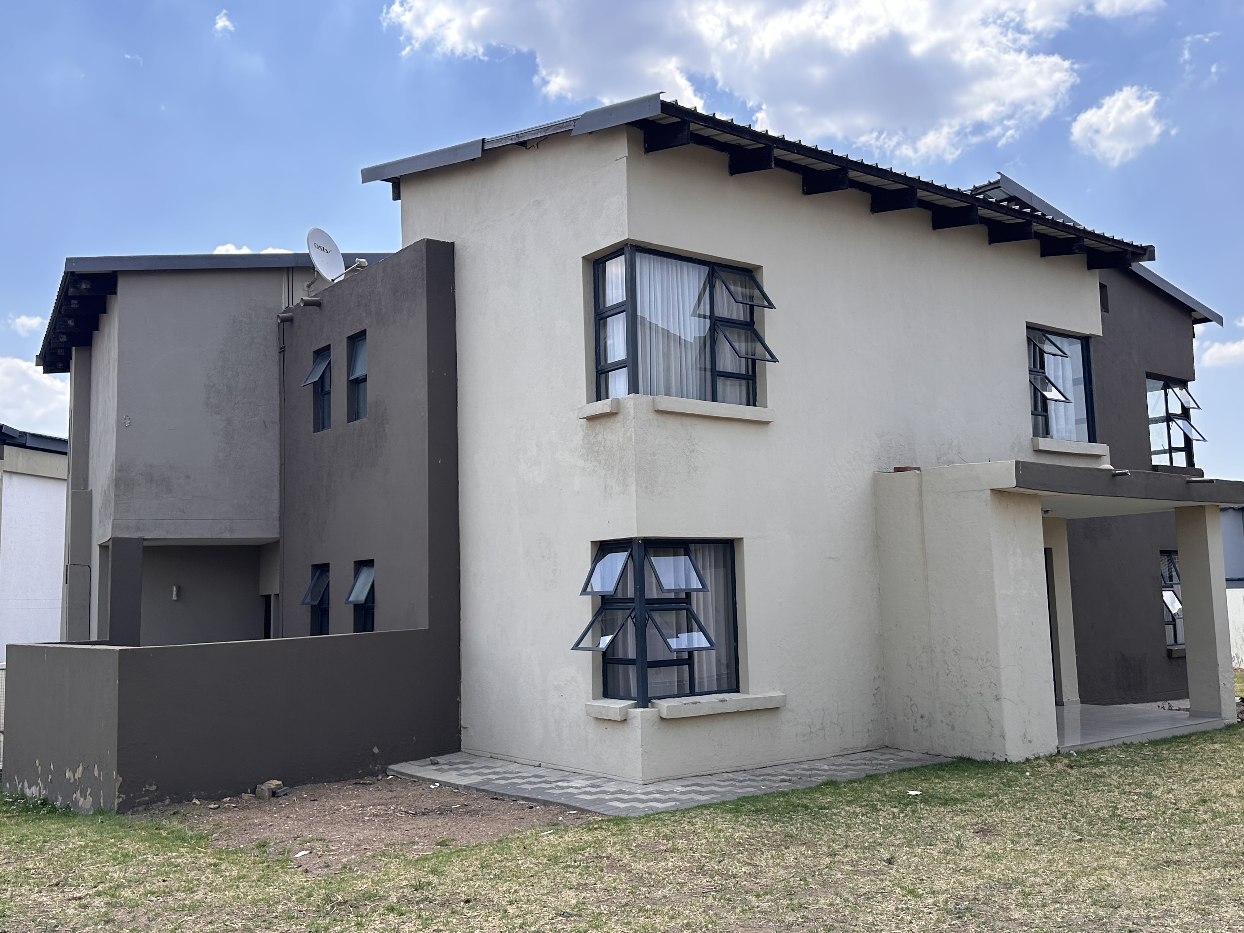 5 Bedroom Property for Sale in Copperleaf Estate Gauteng