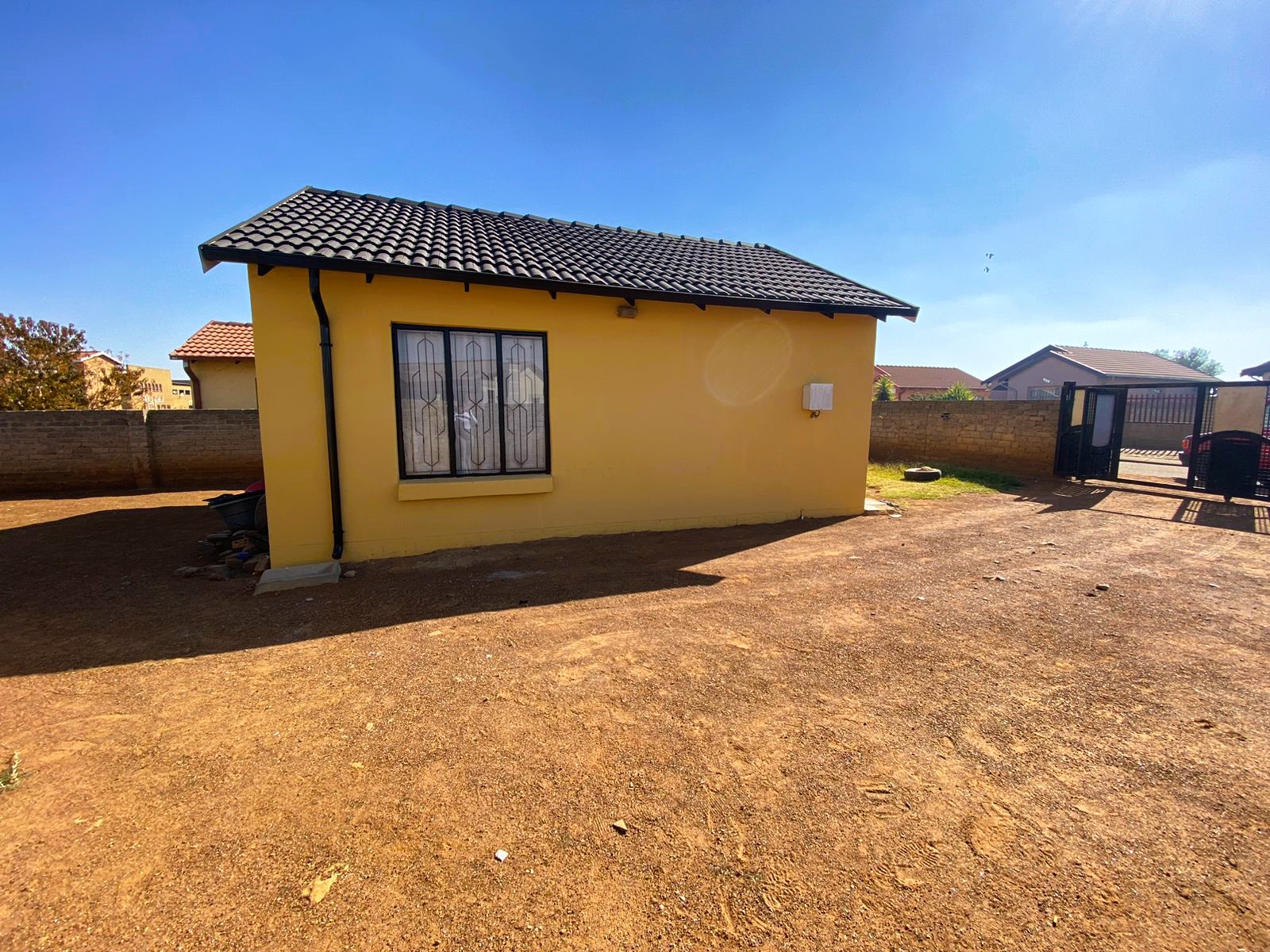 2 Bedroom Property for Sale in Lakeside Gauteng