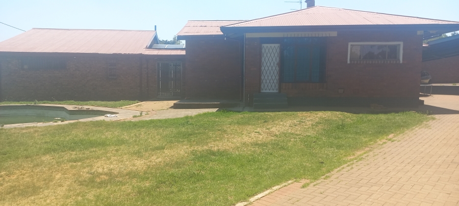 To Let 3 Bedroom Property for Rent in Selection Park Gauteng