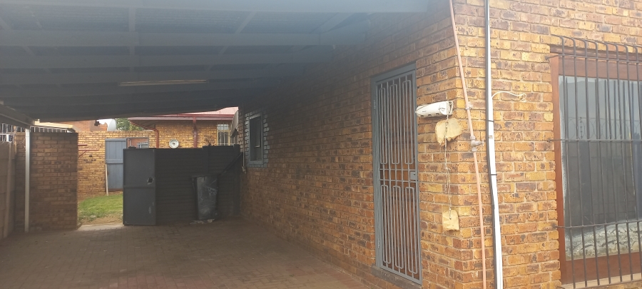 To Let 2 Bedroom Property for Rent in Selection Park Gauteng