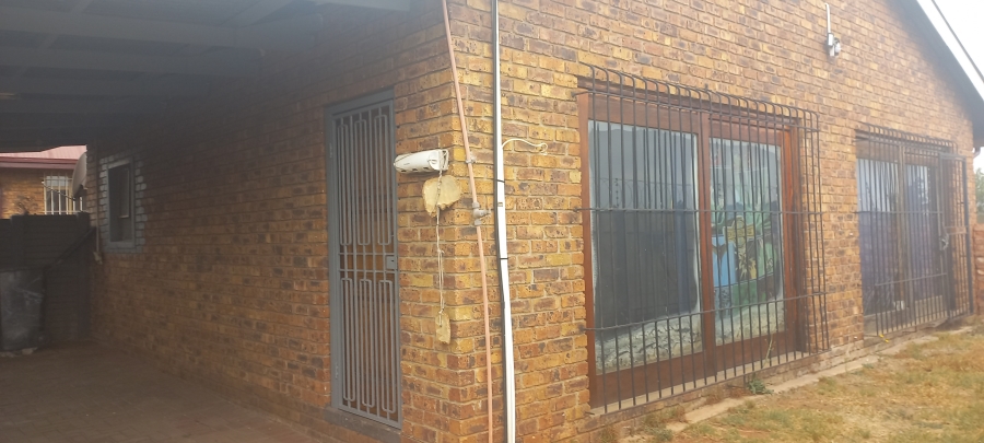 To Let 2 Bedroom Property for Rent in Selection Park Gauteng