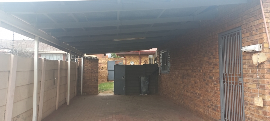 To Let 2 Bedroom Property for Rent in Selection Park Gauteng