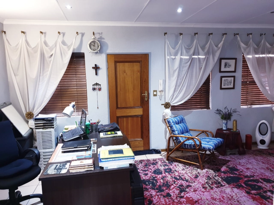 2 Bedroom Property for Sale in Nimrod Park Gauteng