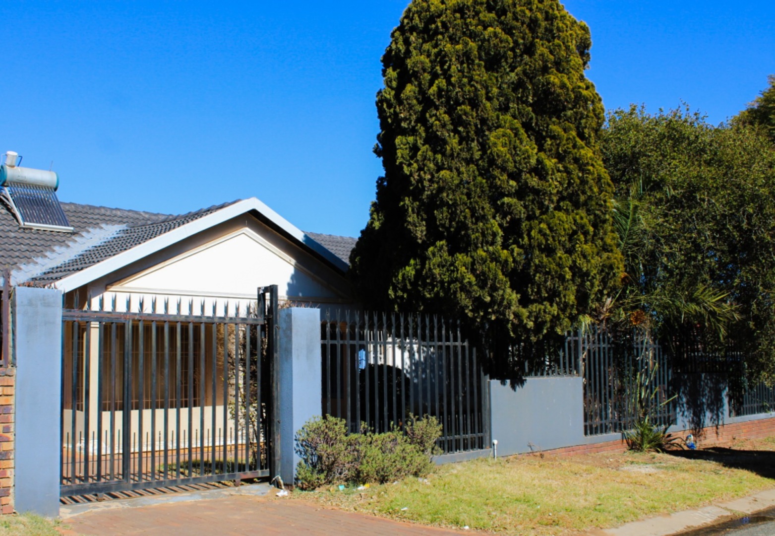 4 Bedroom Property for Sale in Lenasia South Gauteng