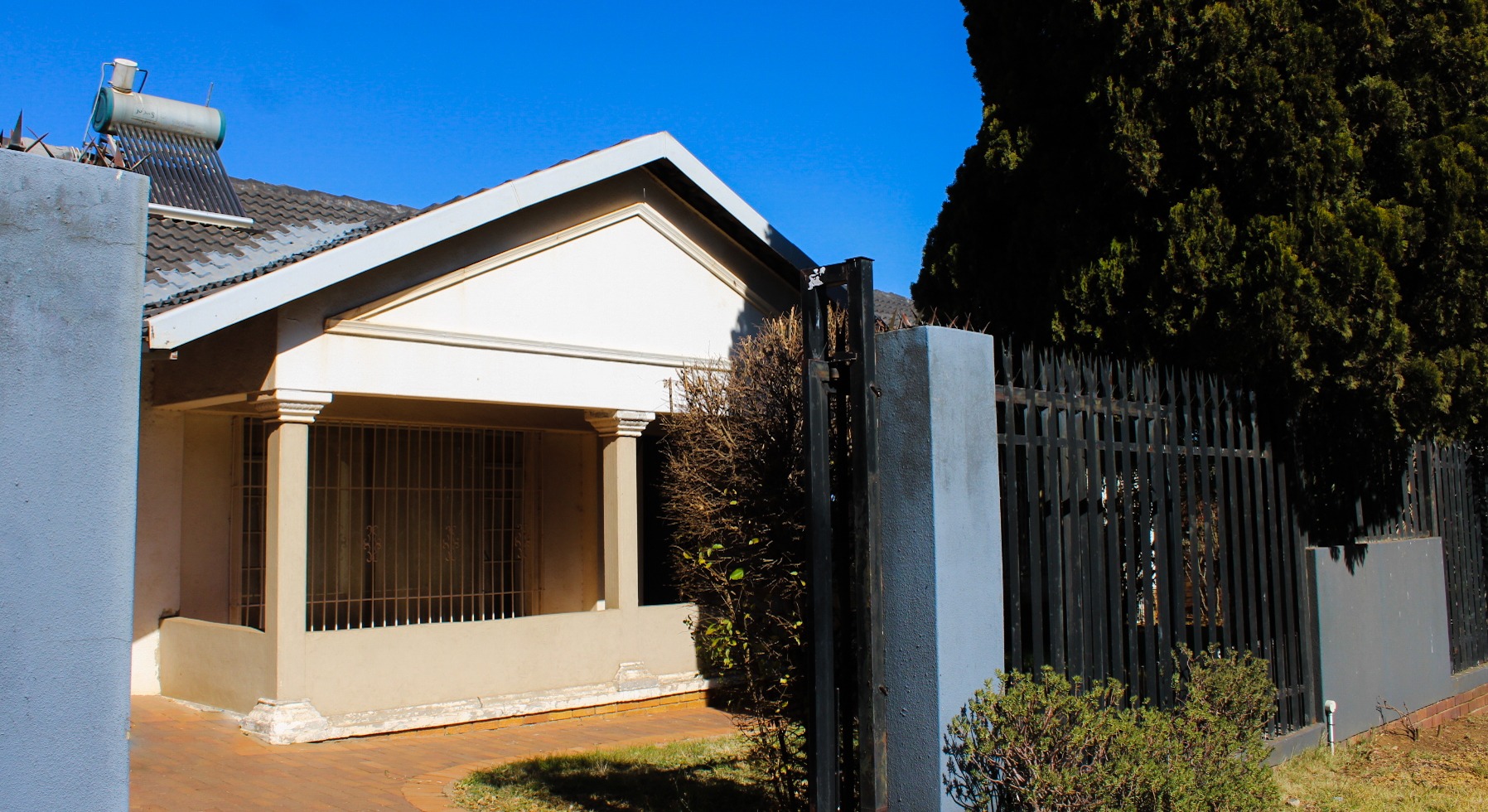 4 Bedroom Property for Sale in Lenasia South Gauteng