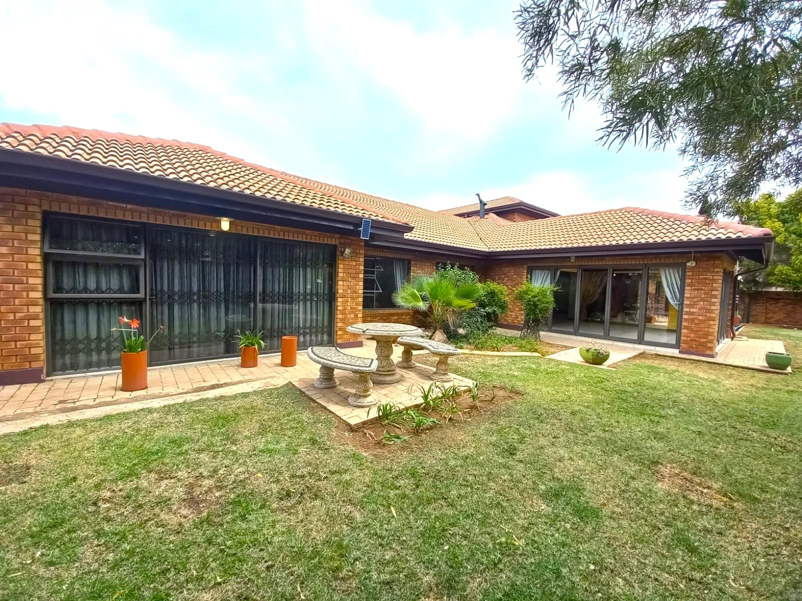 5 Bedroom Property for Sale in Sonneveld Gauteng