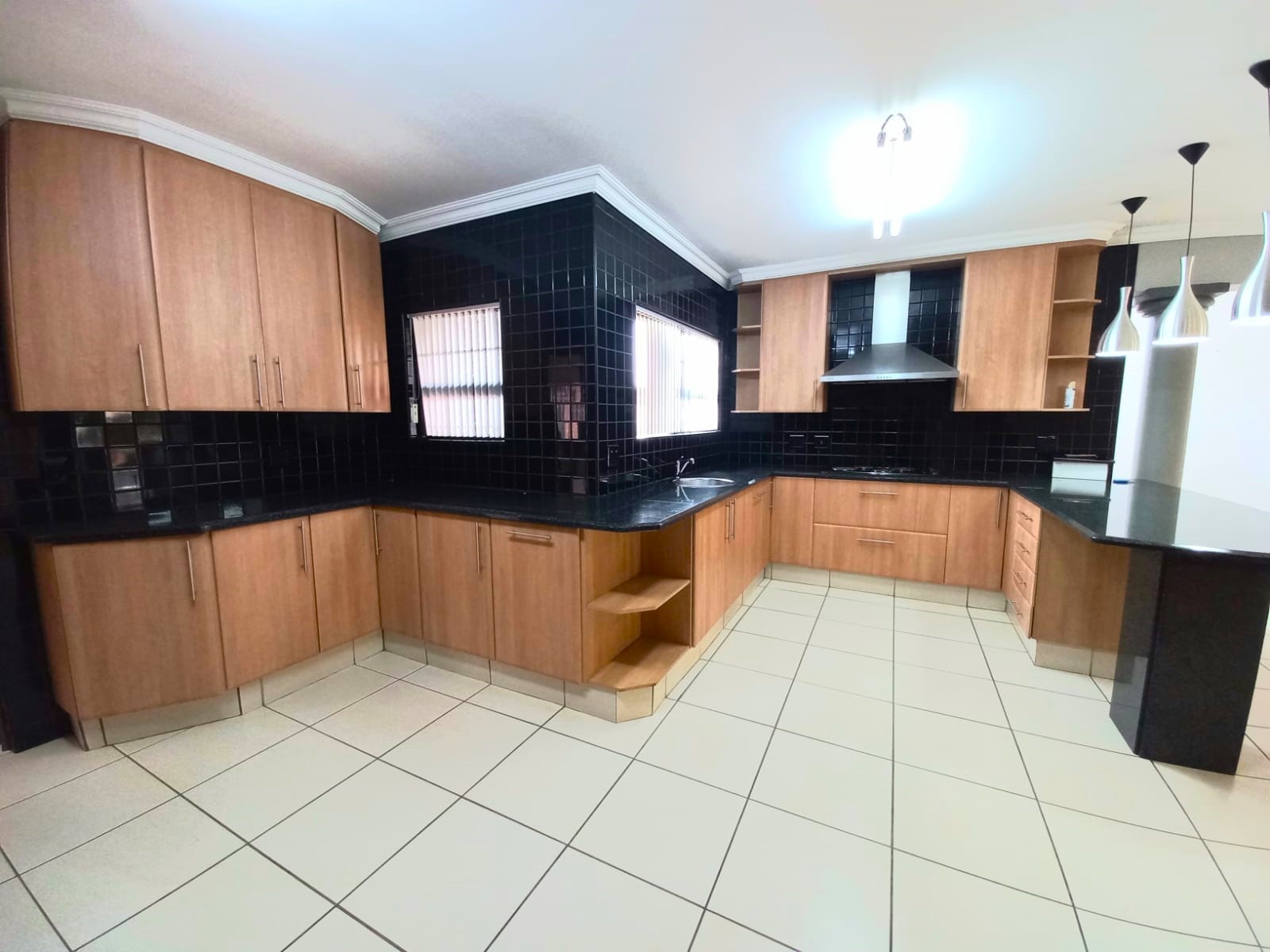 5 Bedroom Property for Sale in Sonneveld Gauteng