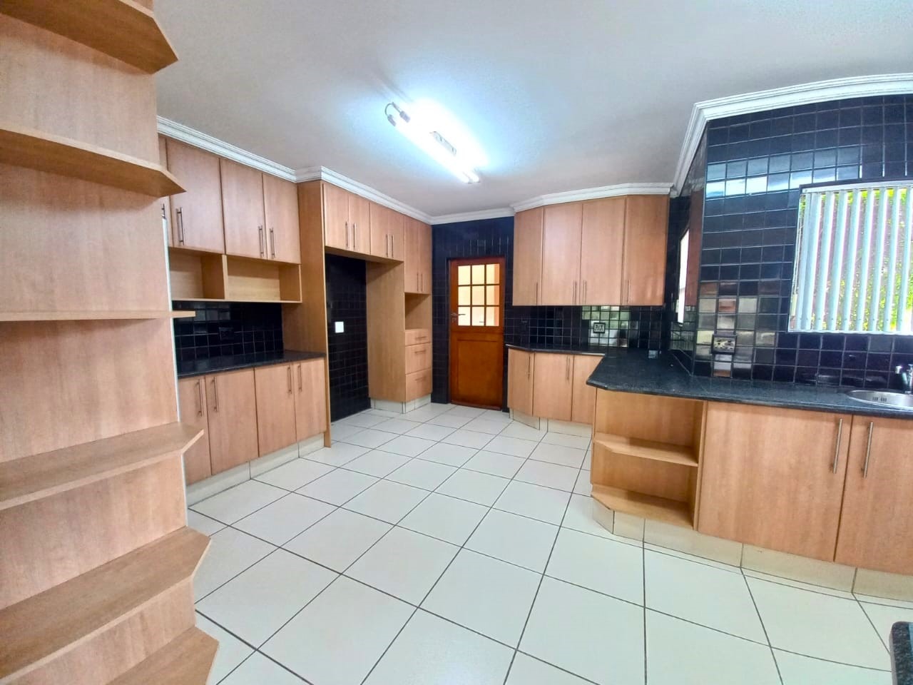 5 Bedroom Property for Sale in Sonneveld Gauteng