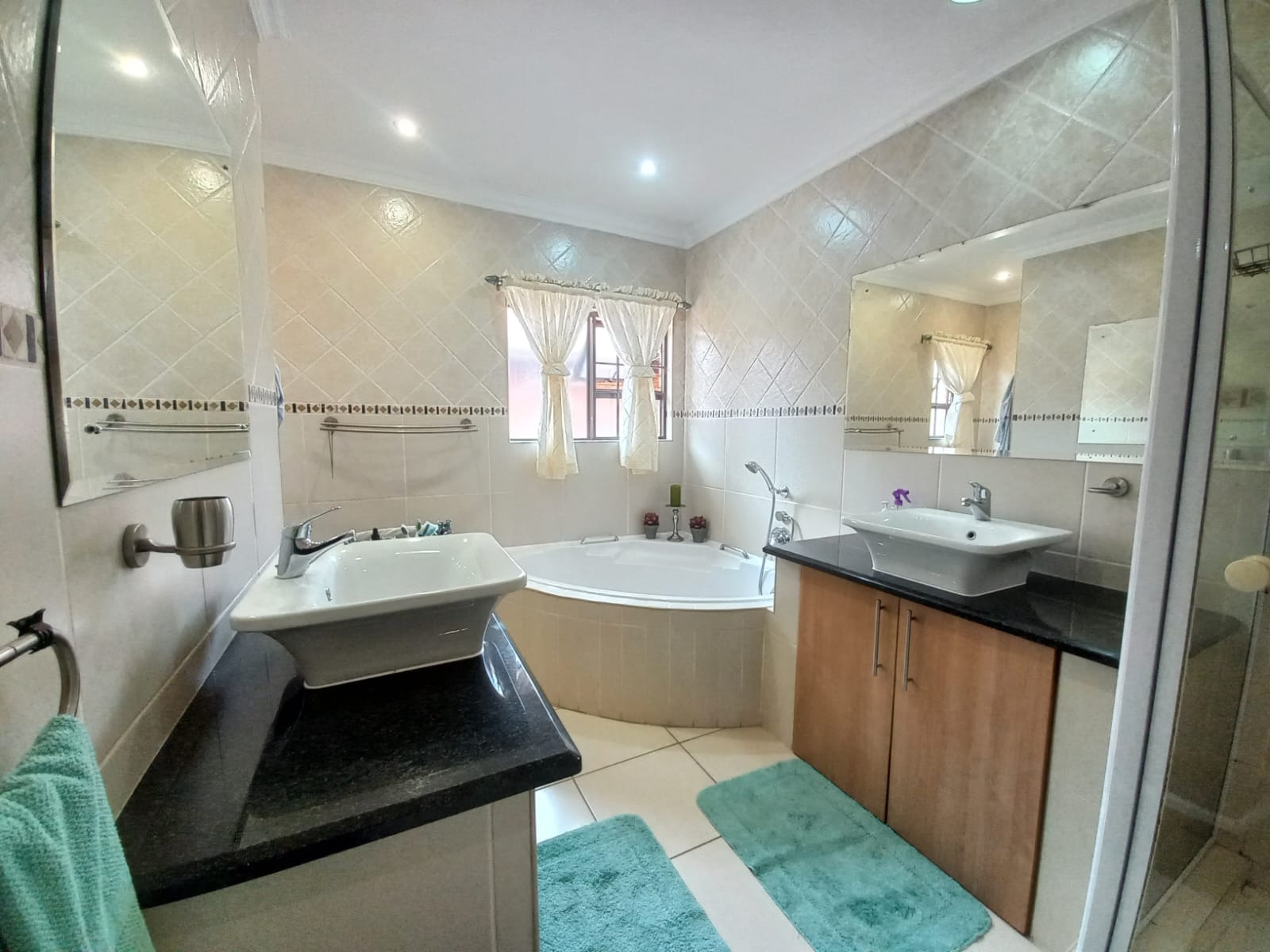 5 Bedroom Property for Sale in Sonneveld Gauteng