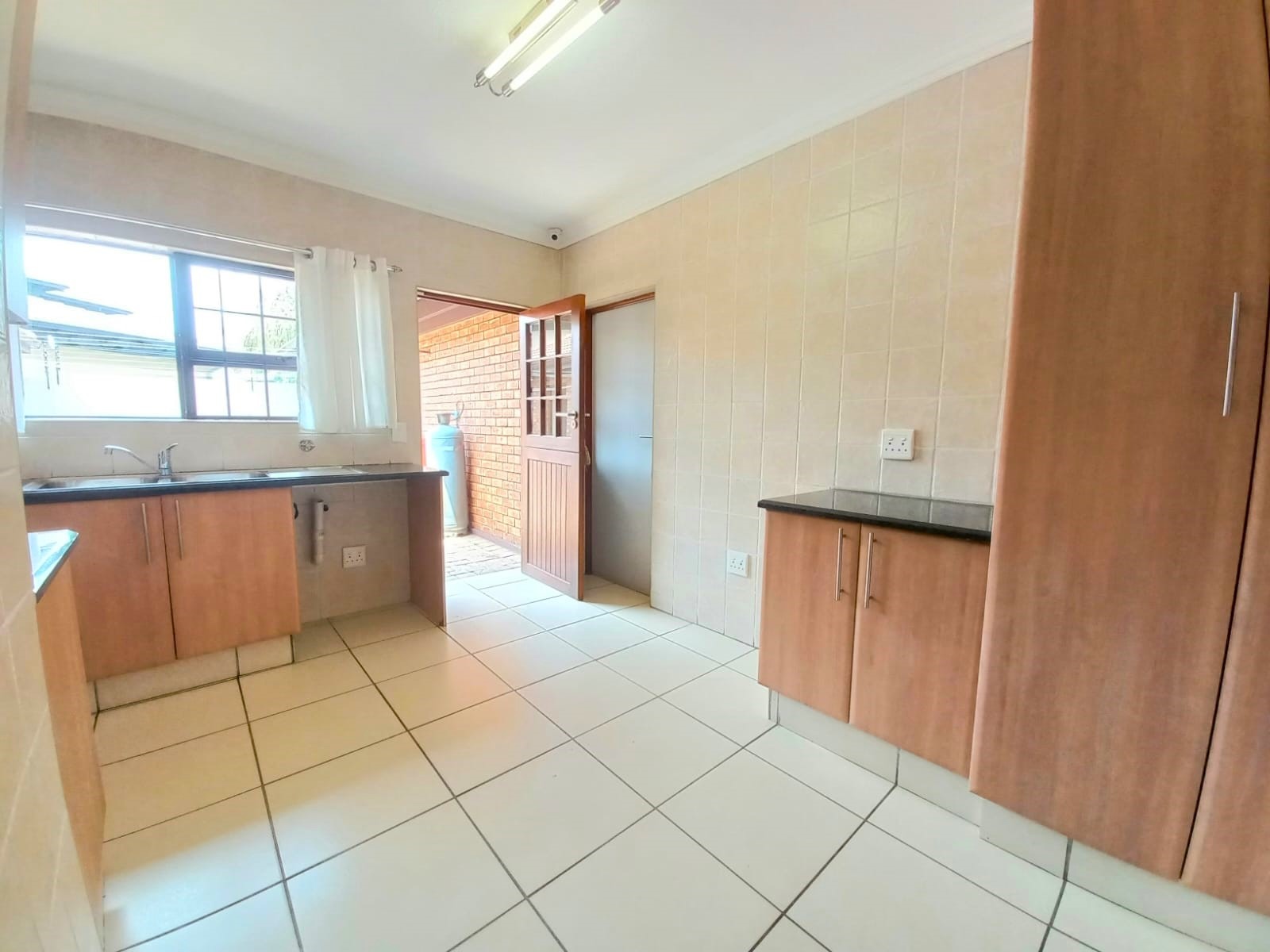 5 Bedroom Property for Sale in Sonneveld Gauteng