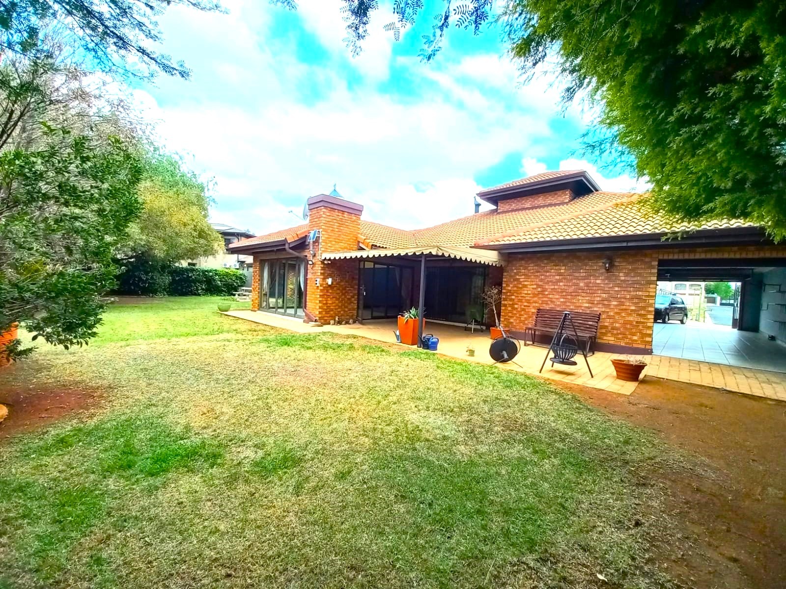 5 Bedroom Property for Sale in Sonneveld Gauteng