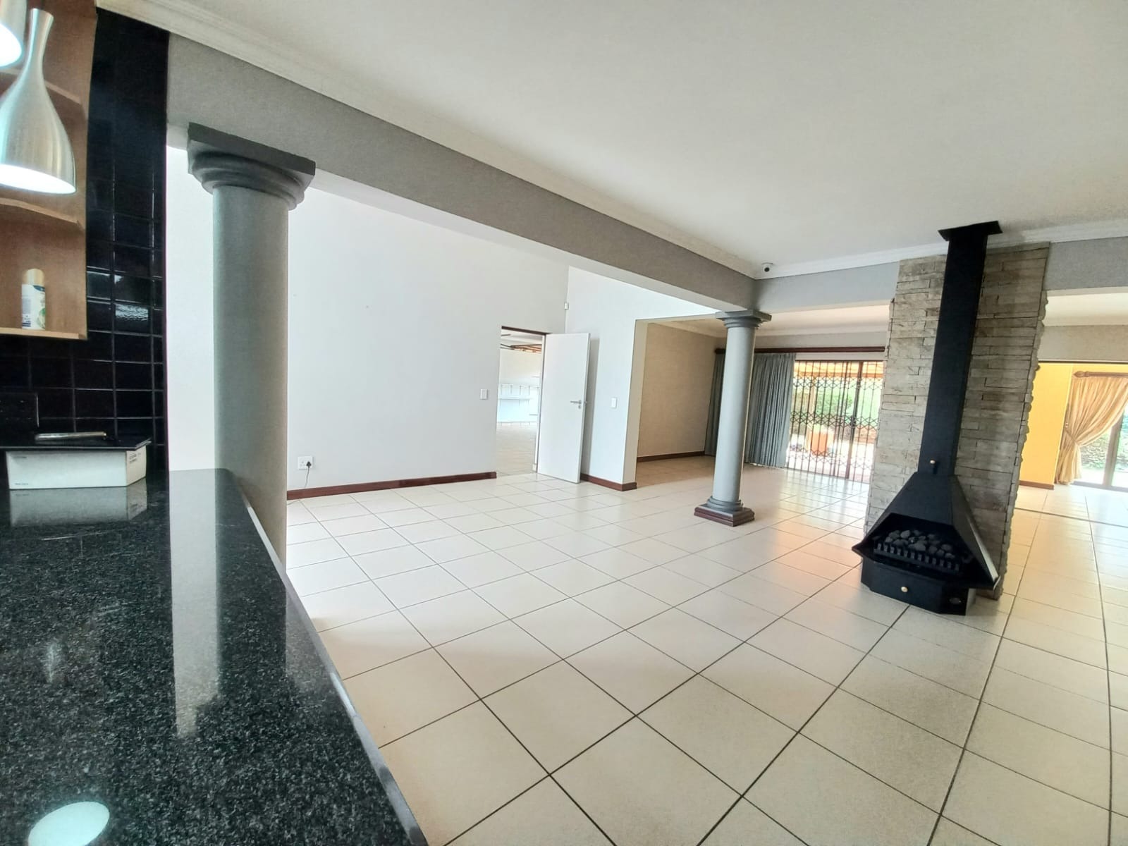 5 Bedroom Property for Sale in Sonneveld Gauteng