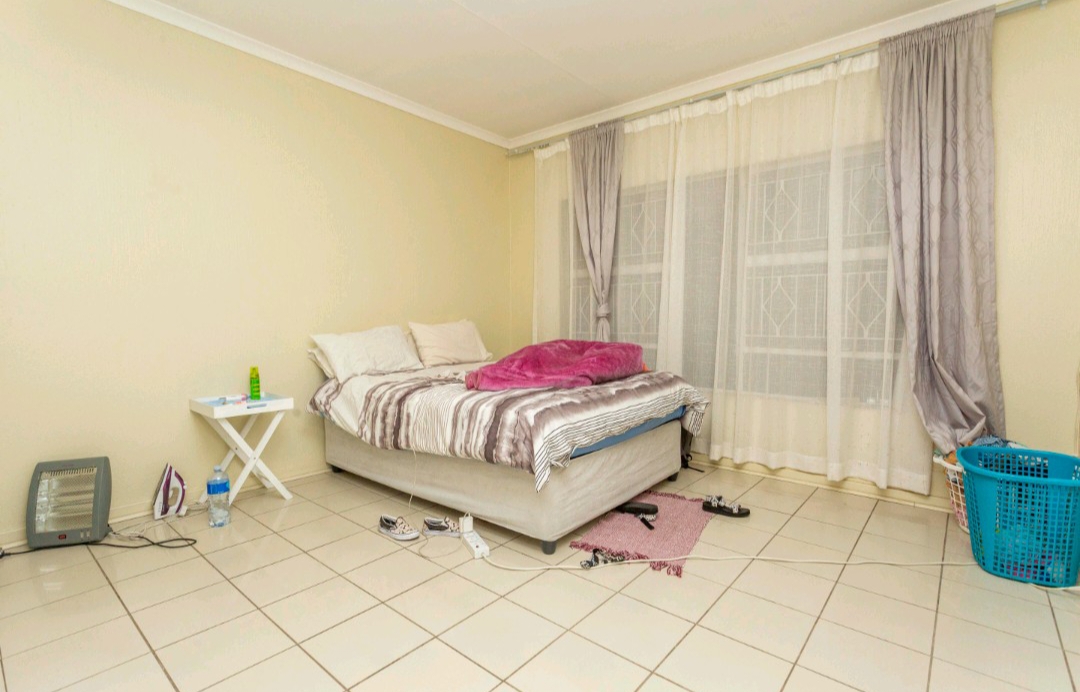 2 Bedroom Property for Sale in Vorna Valley Gauteng