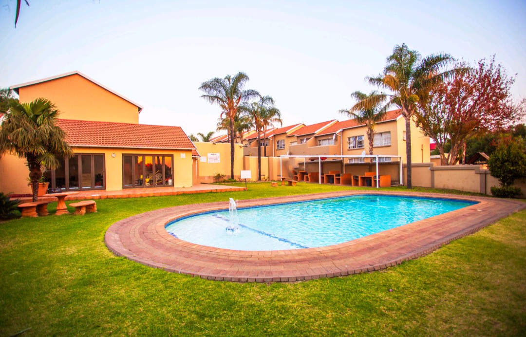 2 Bedroom Property for Sale in Vorna Valley Gauteng