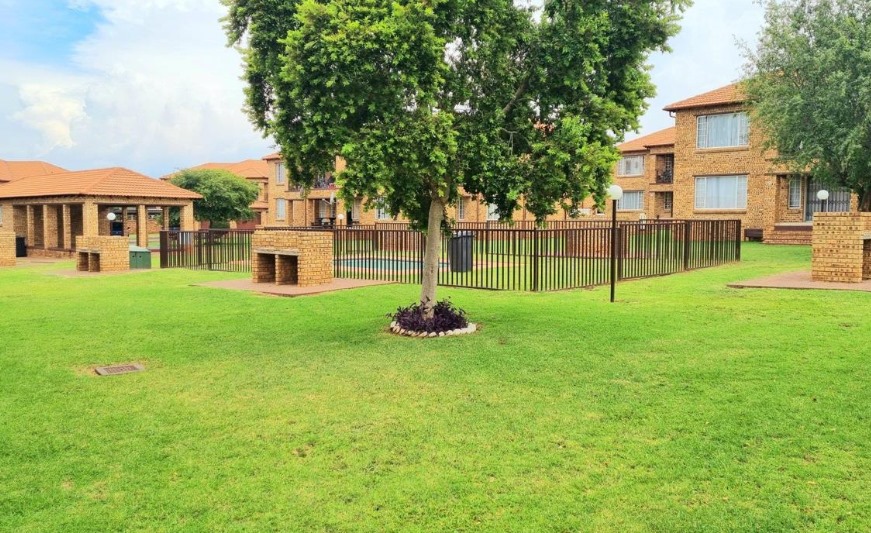 2 Bedroom Property for Sale in Noordwyk Gauteng