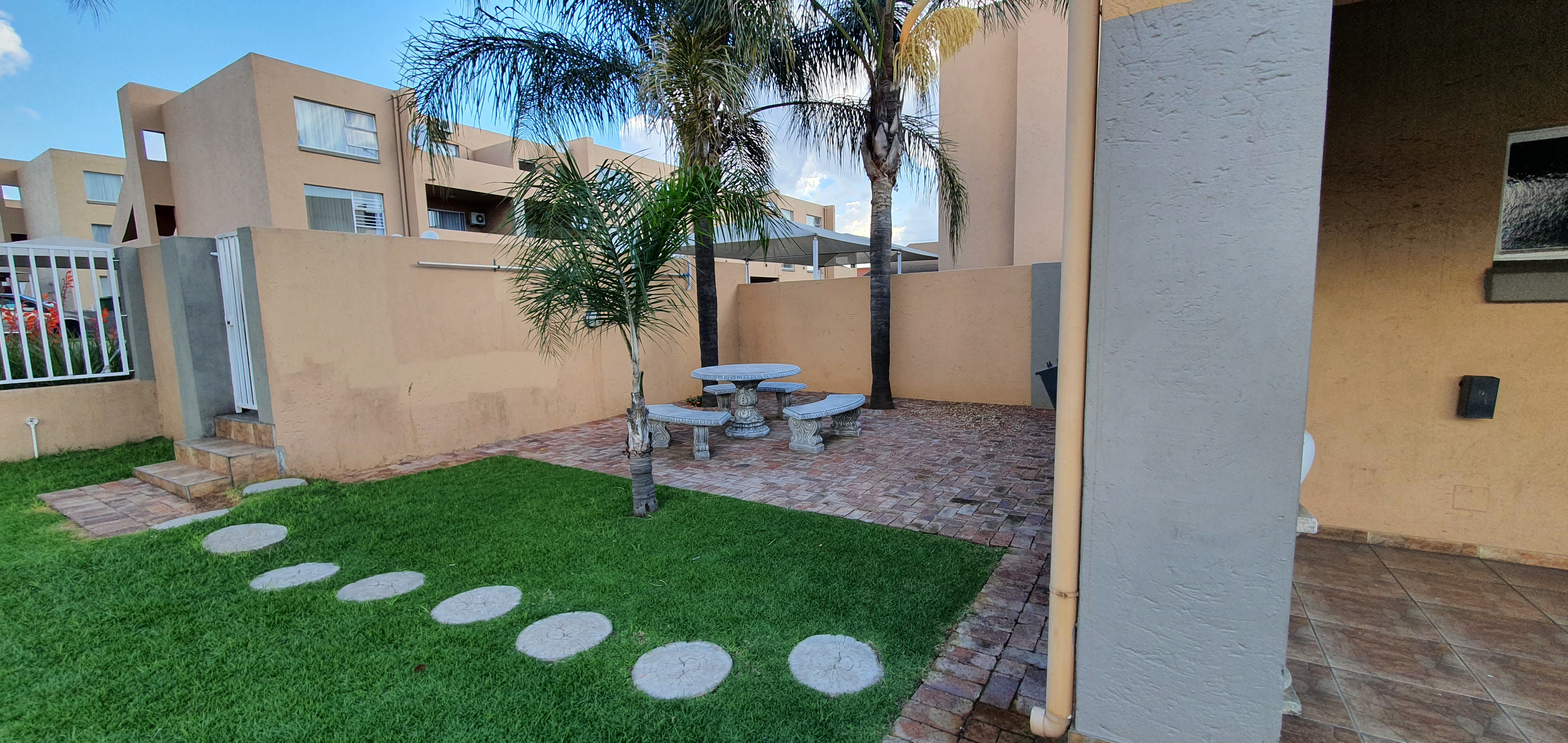 To Let 2 Bedroom Property for Rent in Randhart Gauteng