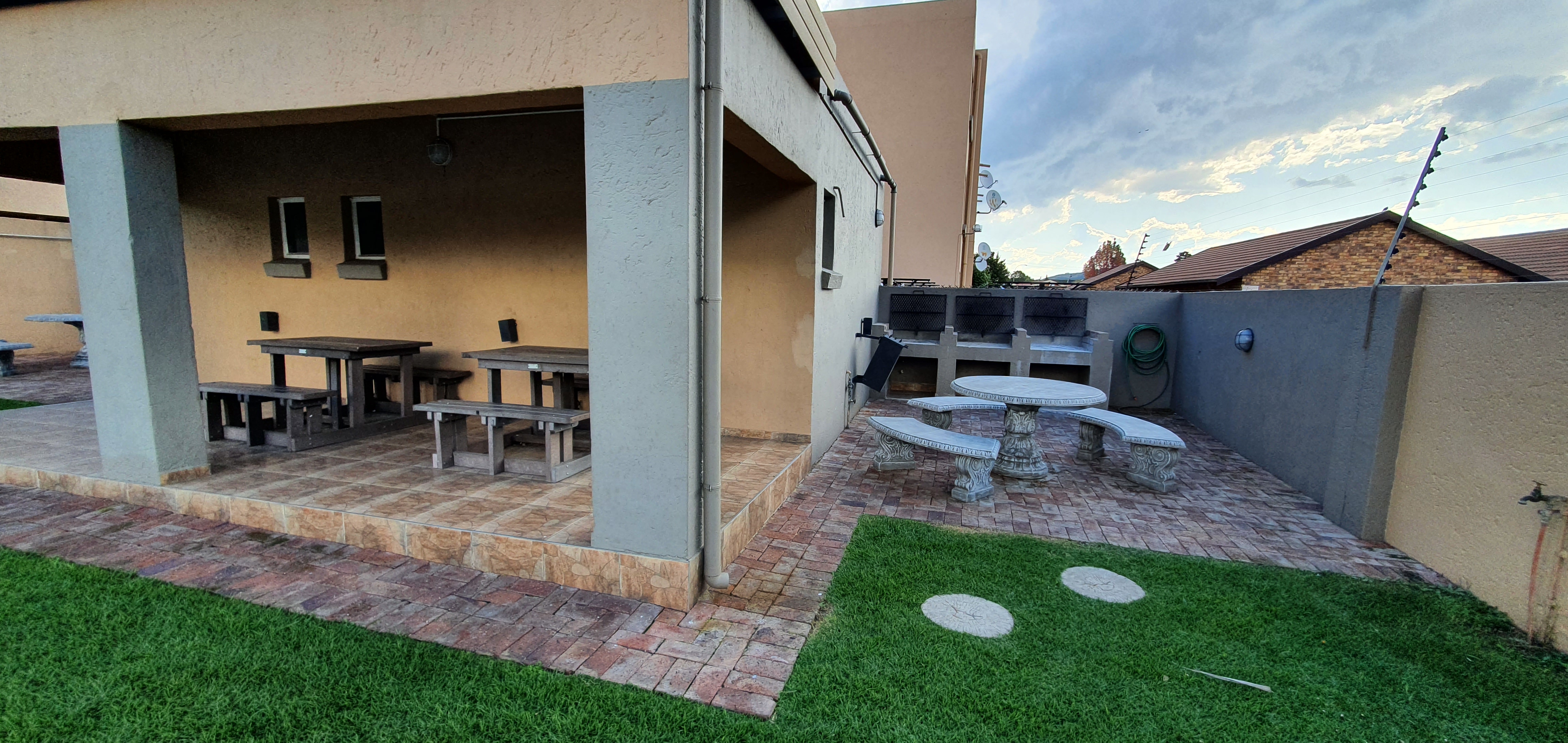 To Let 2 Bedroom Property for Rent in Randhart Gauteng