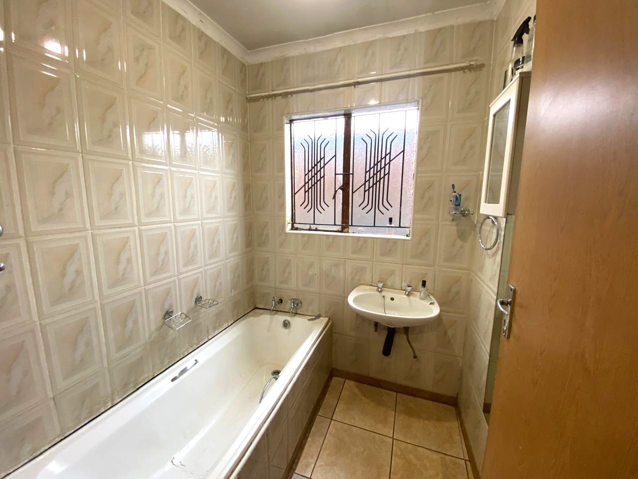 3 Bedroom Property for Sale in Lakeside Gauteng