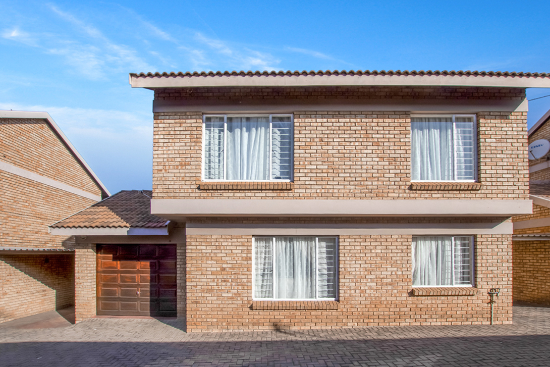 3 Bedroom Property for Sale in New Redruth Gauteng