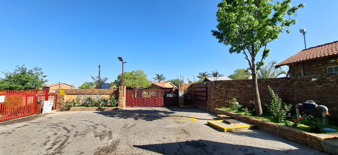 To Let 2 Bedroom Property for Rent in Rooihuiskraal Gauteng