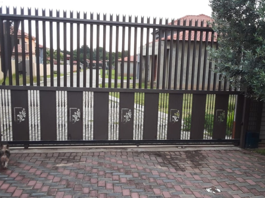 3 Bedroom Property for Sale in Mantevrede Gauteng