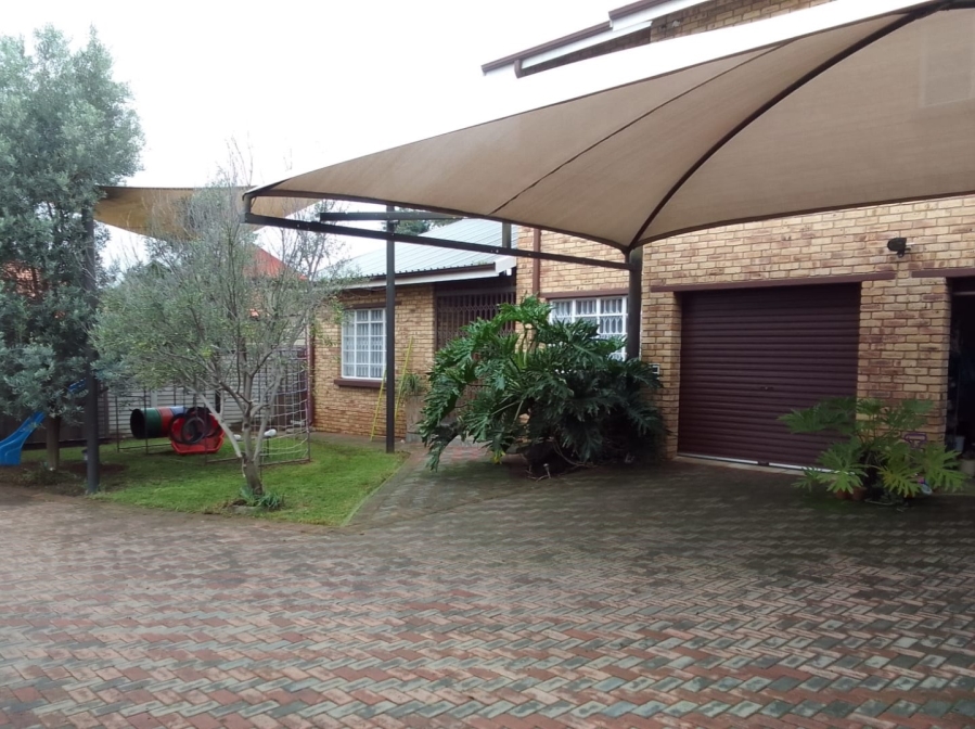 3 Bedroom Property for Sale in Mantevrede Gauteng