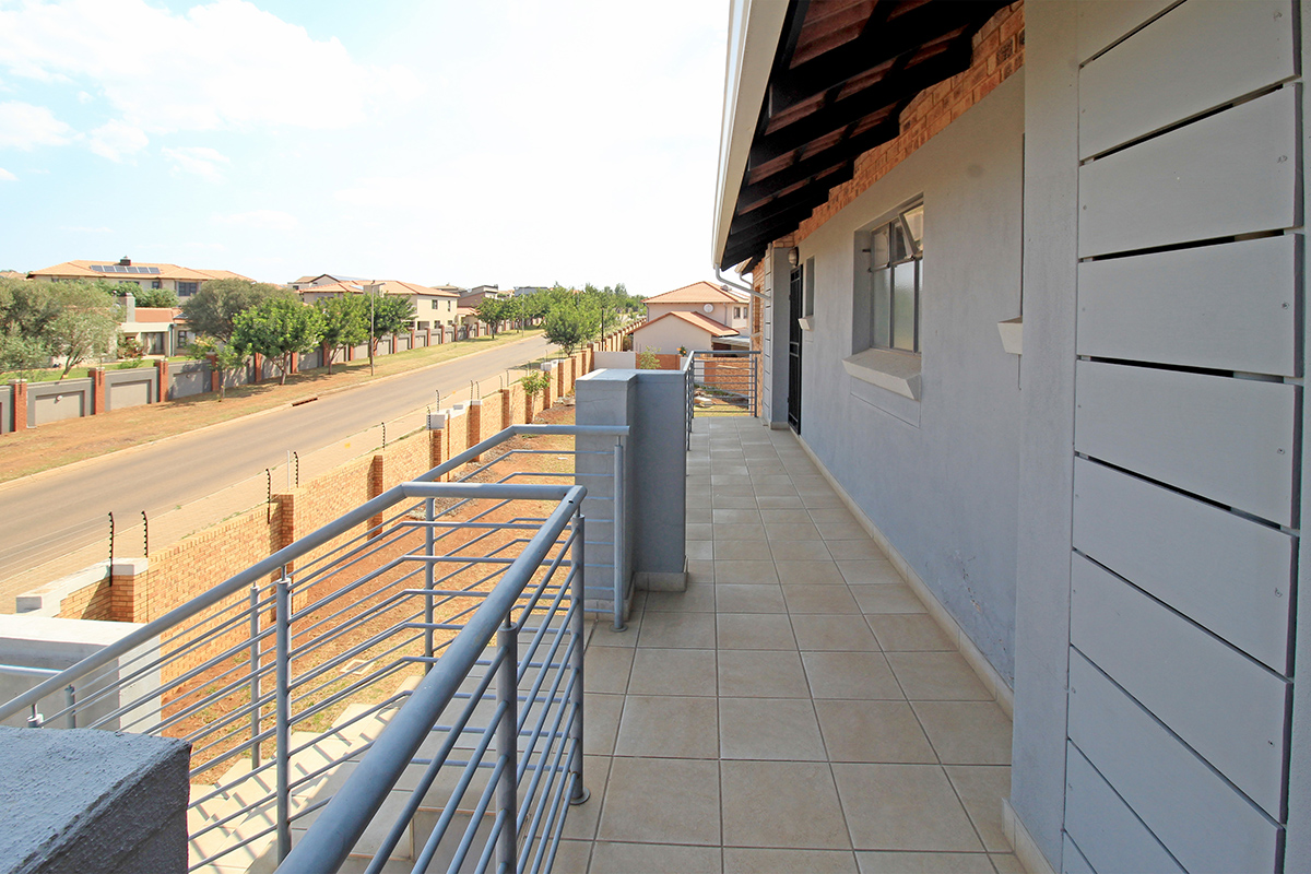 2 Bedroom Property for Sale in Monavoni Gauteng