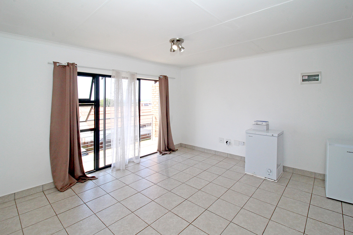 2 Bedroom Property for Sale in Monavoni Gauteng