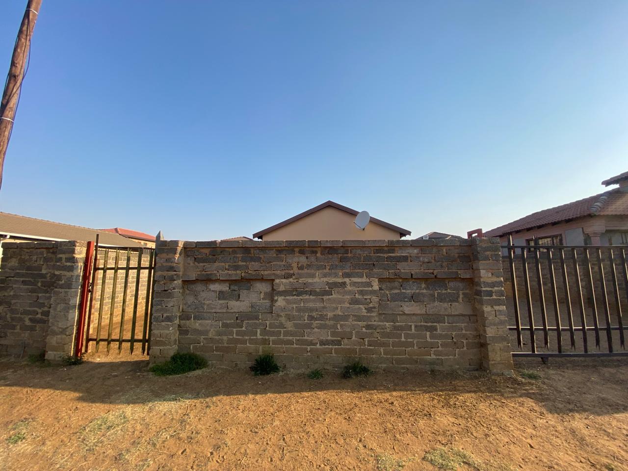 2 Bedroom Property for Sale in Golden Gardens Gauteng