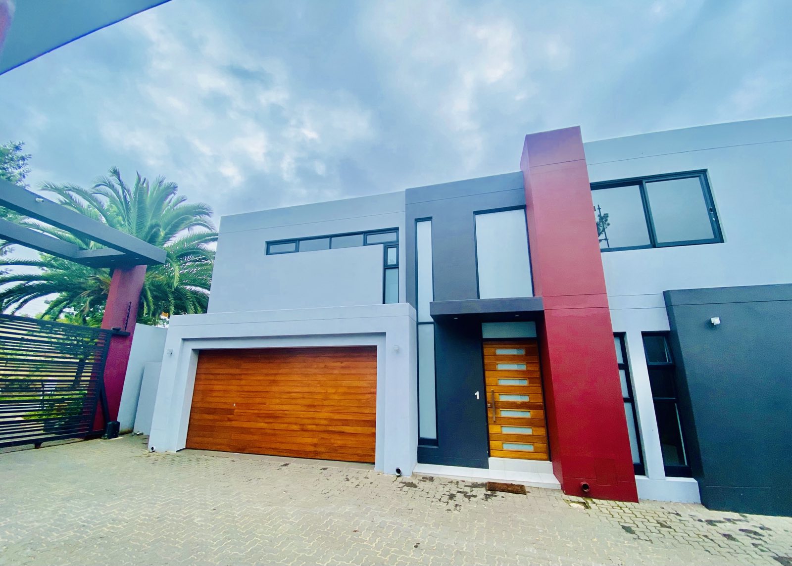 To Let 4 Bedroom Property for Rent in Sandown Gauteng