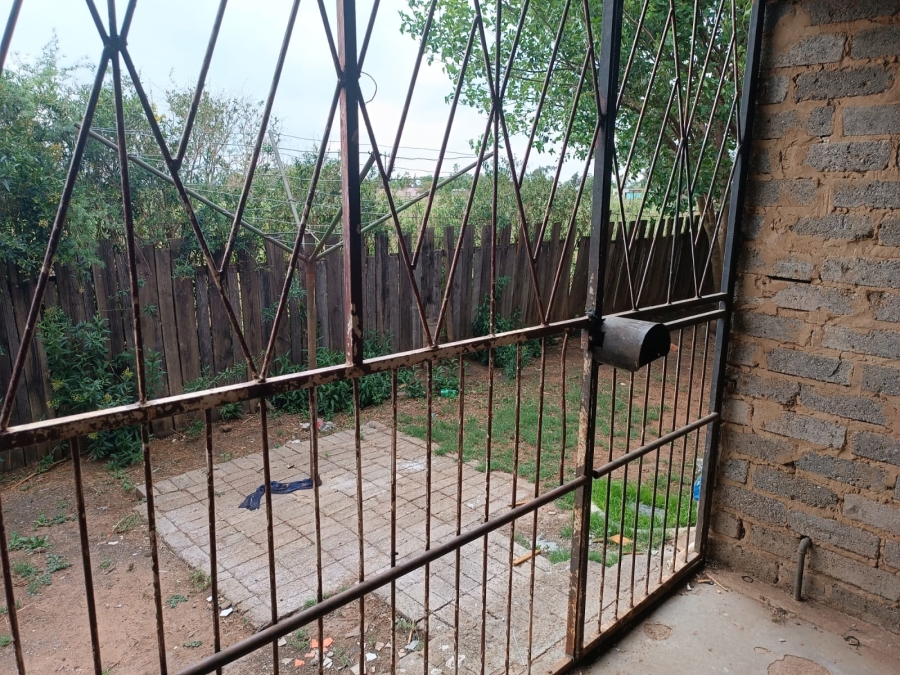 To Let 2 Bedroom Property for Rent in Mullerstuine Gauteng