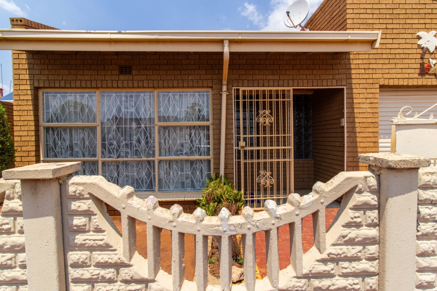 4 Bedroom Property for Sale in Lenasia Gauteng