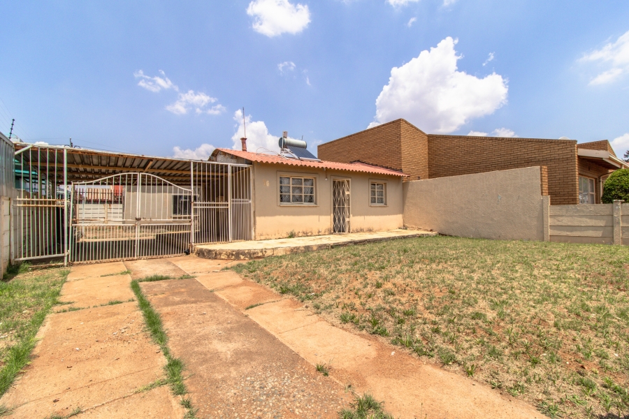 4 Bedroom Property for Sale in Lenasia Gauteng