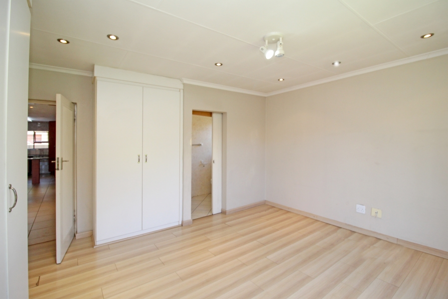 To Let 5 Bedroom Property for Rent in Oriel Gauteng