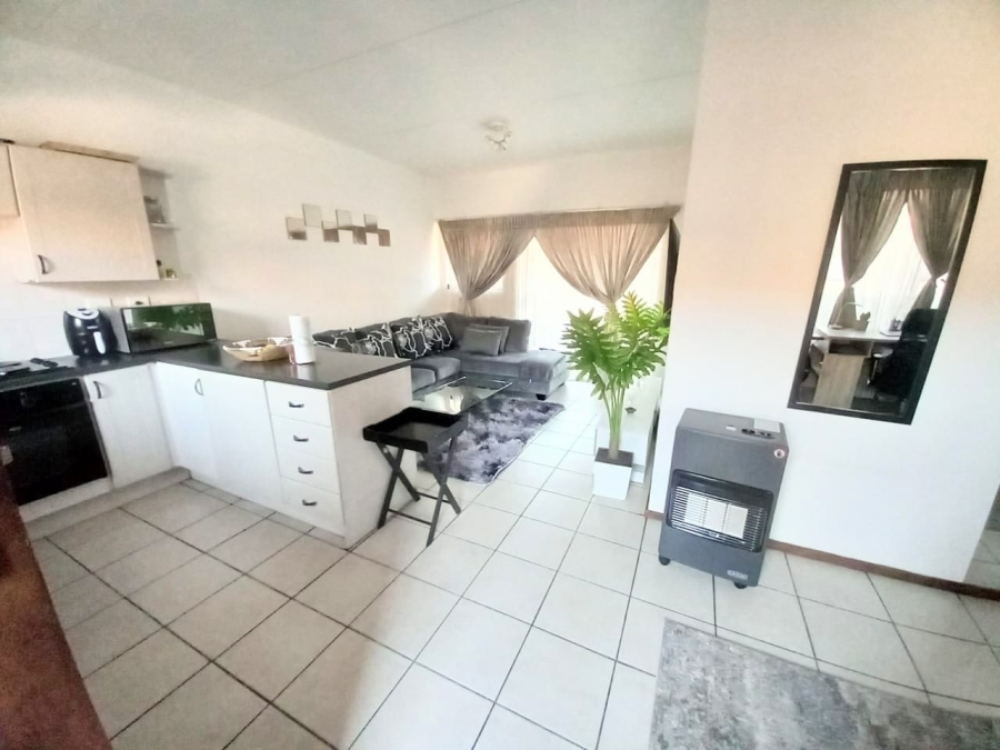 To Let 2 Bedroom Property for Rent in Carlswald North Estate Gauteng