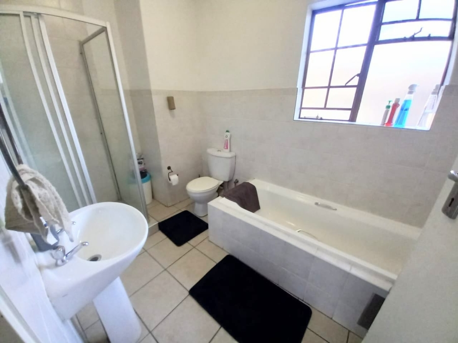 To Let 2 Bedroom Property for Rent in Carlswald North Estate Gauteng