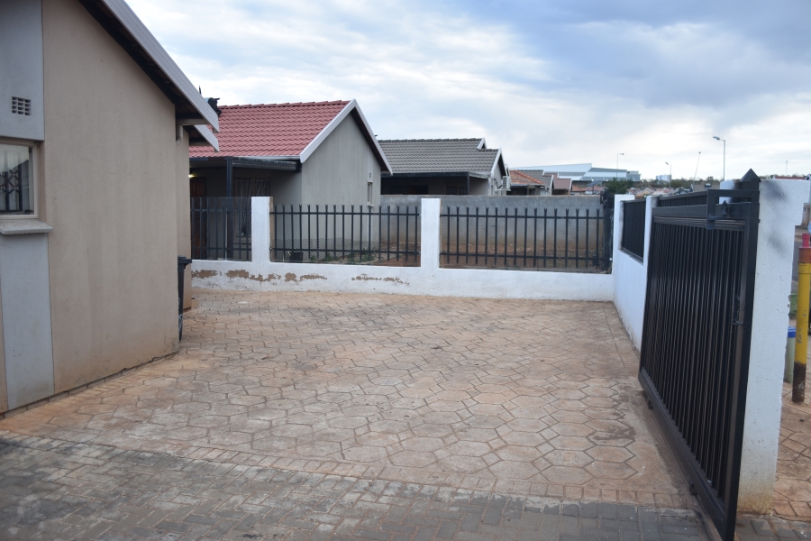 To Let 3 Bedroom Property for Rent in Rosslyn Gauteng