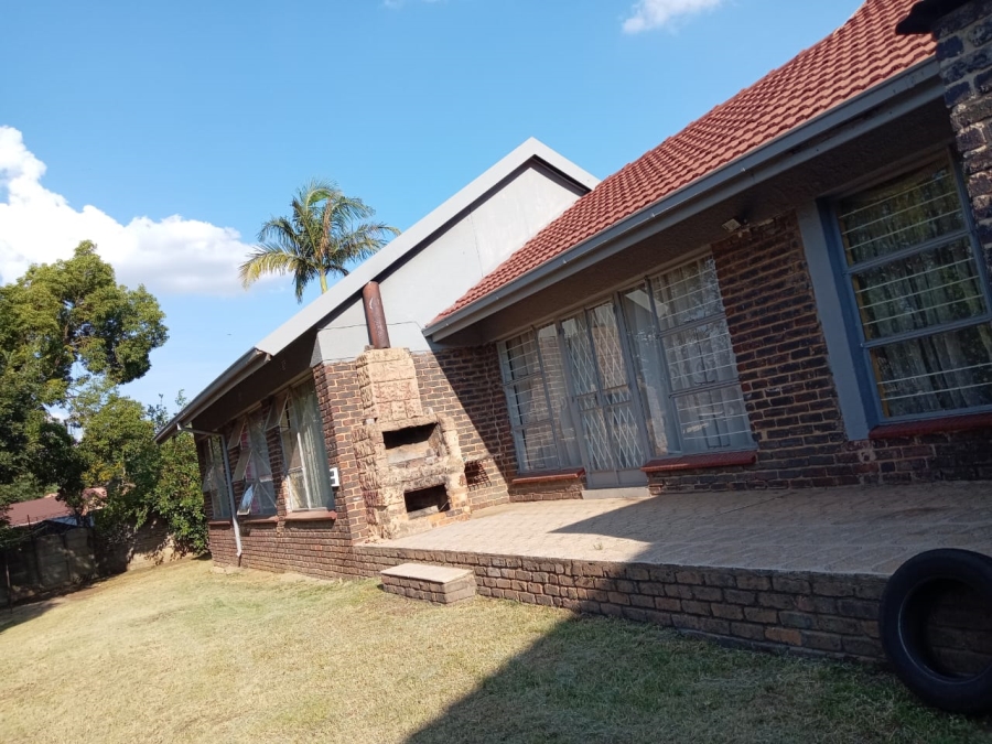 3 Bedroom Property for Sale in Birchleigh North Gauteng