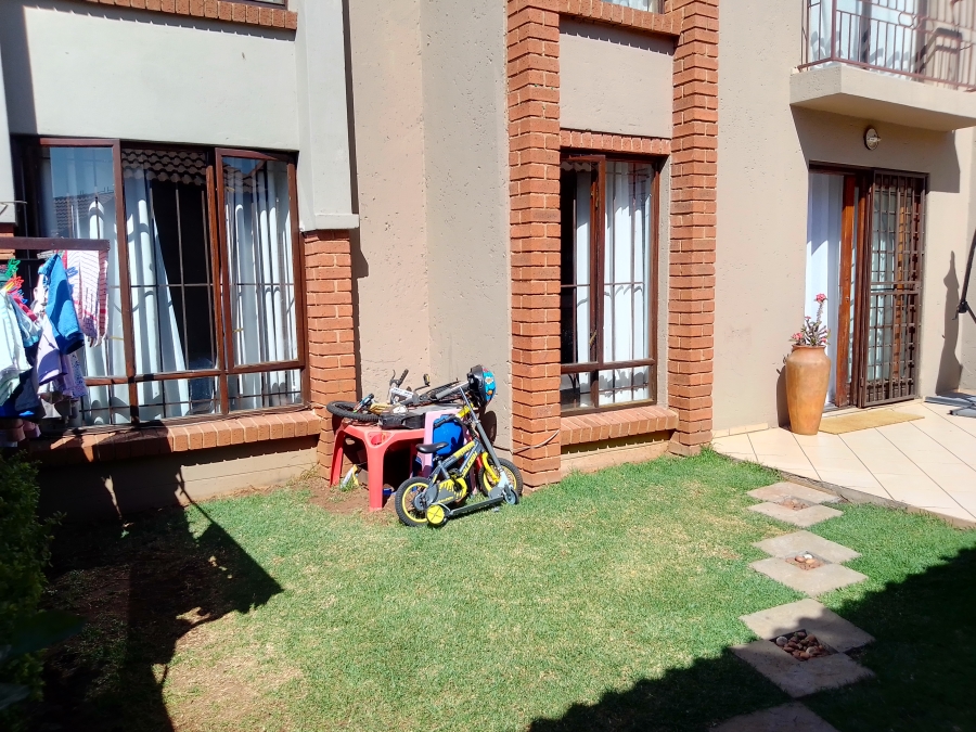 2 Bedroom Property for Sale in Monavoni Gauteng