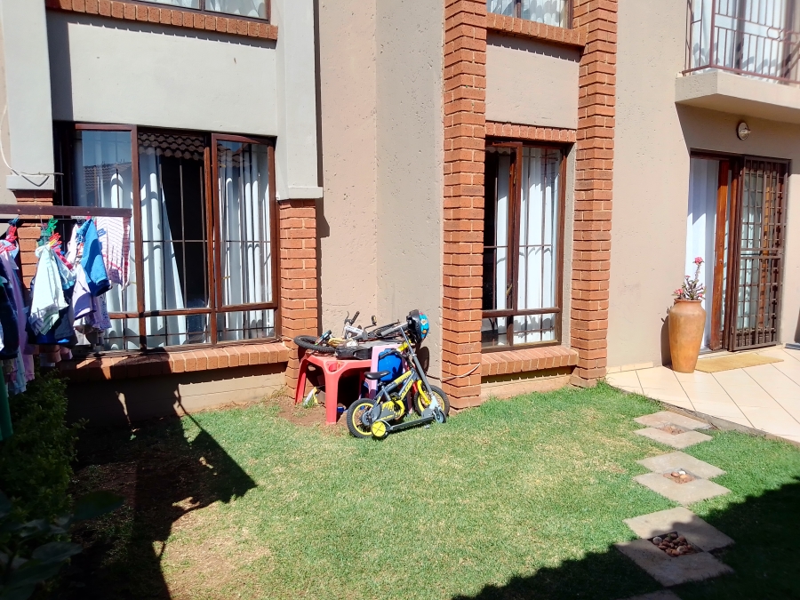 2 Bedroom Property for Sale in Monavoni Gauteng