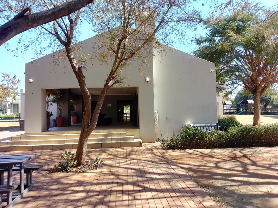 2 Bedroom Property for Sale in Monavoni Gauteng