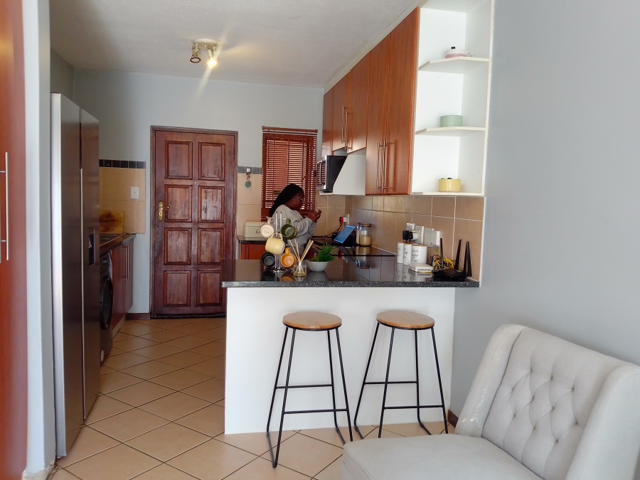 2 Bedroom Property for Sale in Monavoni Gauteng