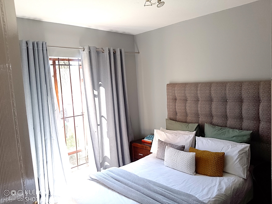 2 Bedroom Property for Sale in Monavoni Gauteng