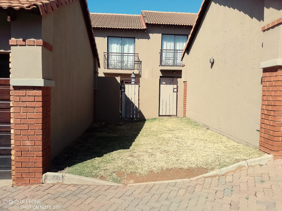 2 Bedroom Property for Sale in Monavoni Gauteng