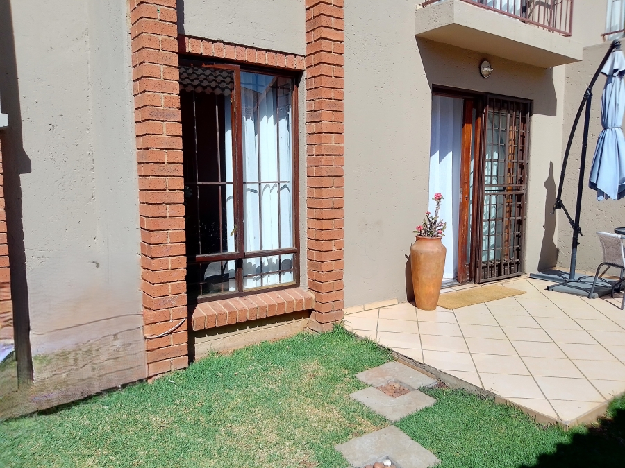 2 Bedroom Property for Sale in Monavoni Gauteng