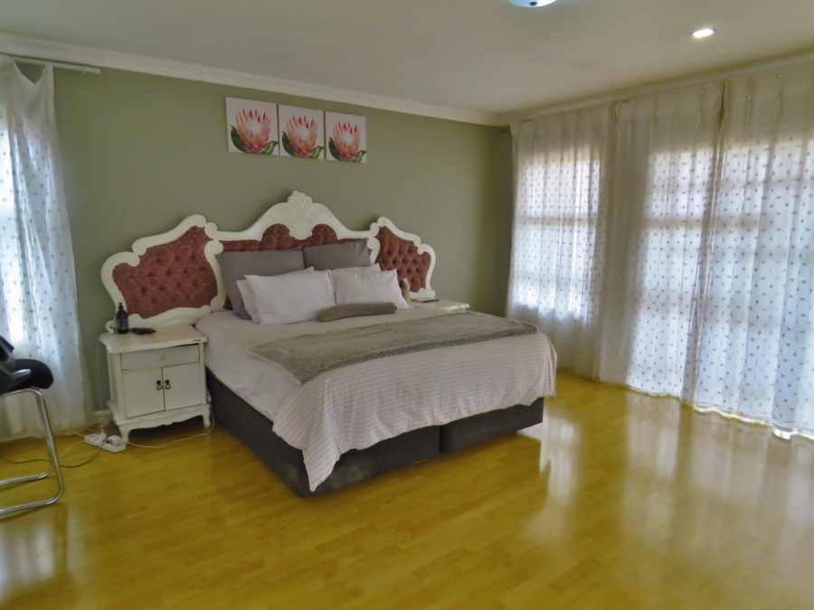 5 Bedroom Property for Sale in Lenasia South Gauteng