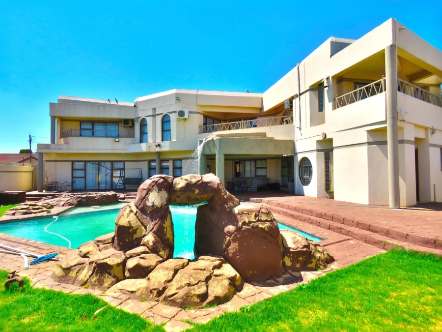 5 Bedroom Property for Sale in Lenasia South Gauteng