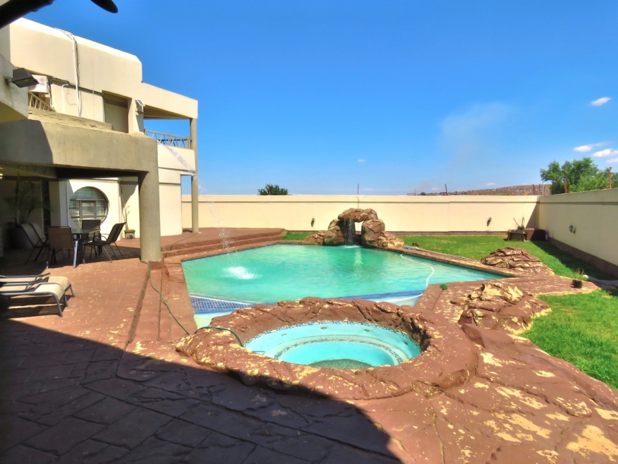 5 Bedroom Property for Sale in Lenasia South Gauteng